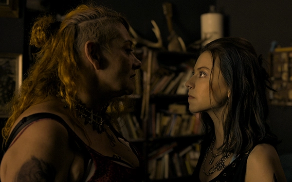 Ágnes Gyimesi and Laura Döbrögi in The Deal